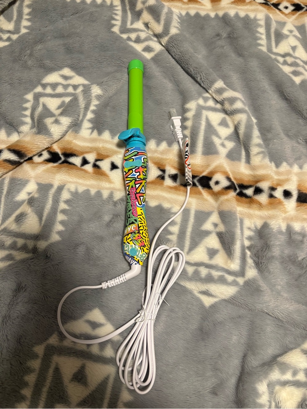 Bright Green Ceramic Curling Wand with Colorful Handle - beachwaver